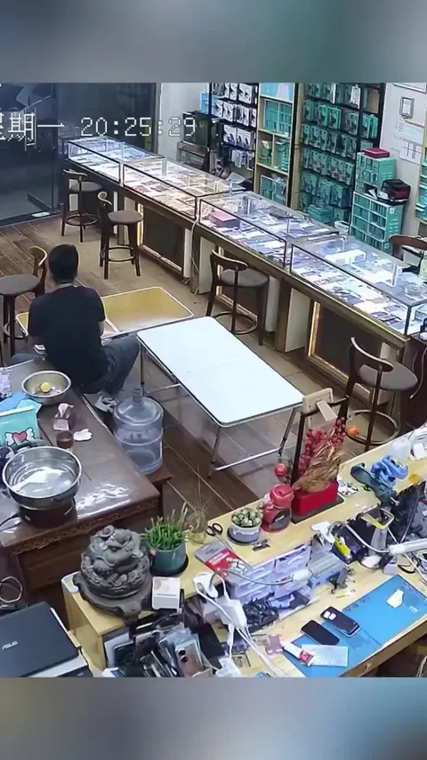 Nothing just best friends laughing at each other