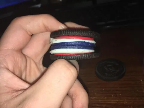 I made 2 USA Oreos into a Thailand Oreo