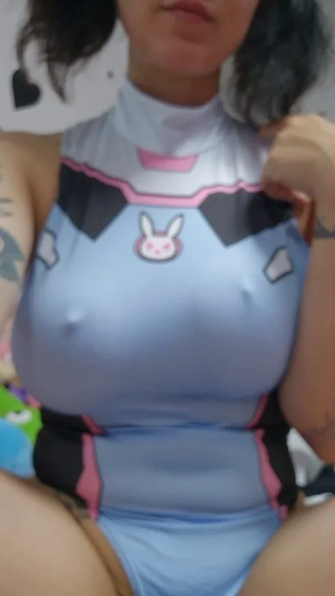 Unpacking myself and revealing my titties