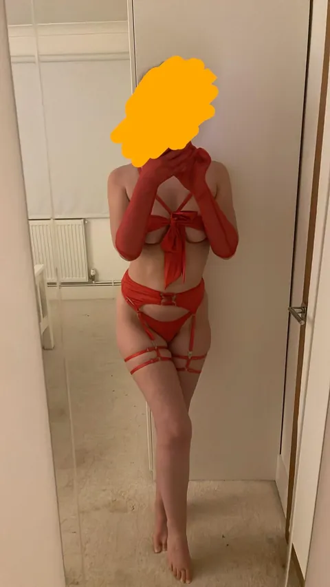 Trying to decide whether I should wear this lingerie for Valentine’s Day ♥️