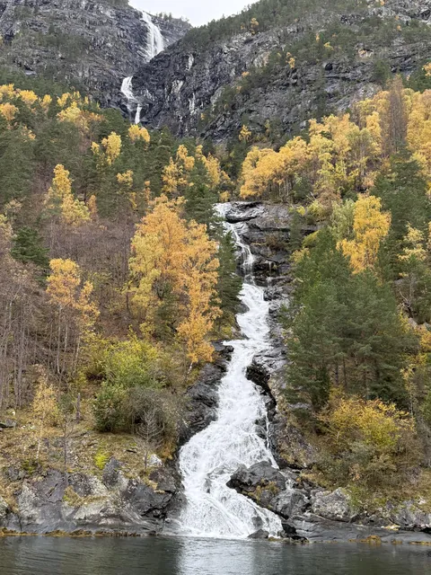 Kjelfossen Waterfall, Gudvangen Norway [OC][4284x5712]