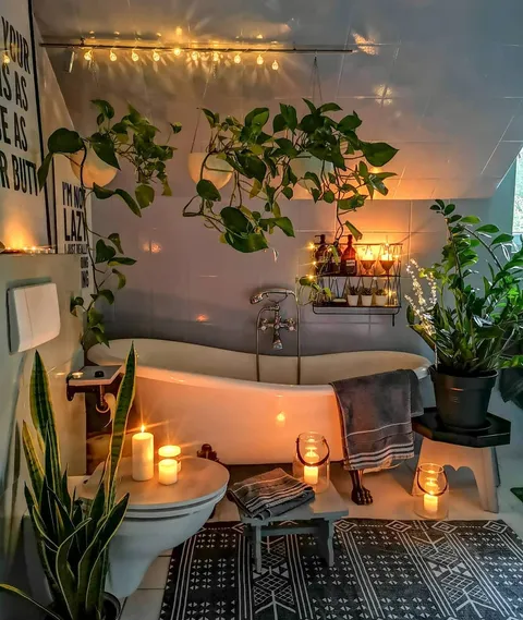 Cozy bathroom with a lot of greenery