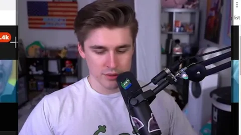 A Man talks about his Girlfriend being the bigger streamer