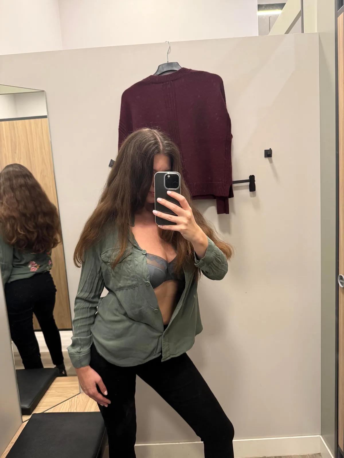 (F) Tried on a few things… and then tried on nothing 😋