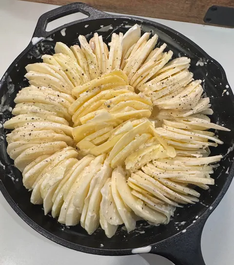 [homemade] hasselback potato gratin