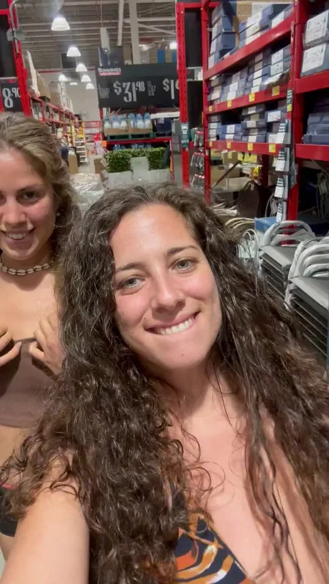 Flashing together is always more fun [GIF]