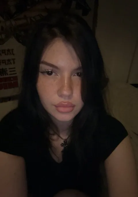 [19] a girlyyy femboi . ~~~