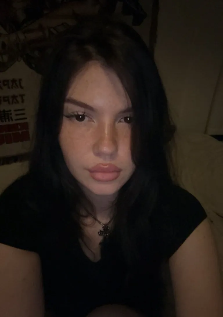 [19] a girlyyy femboi . ~~~