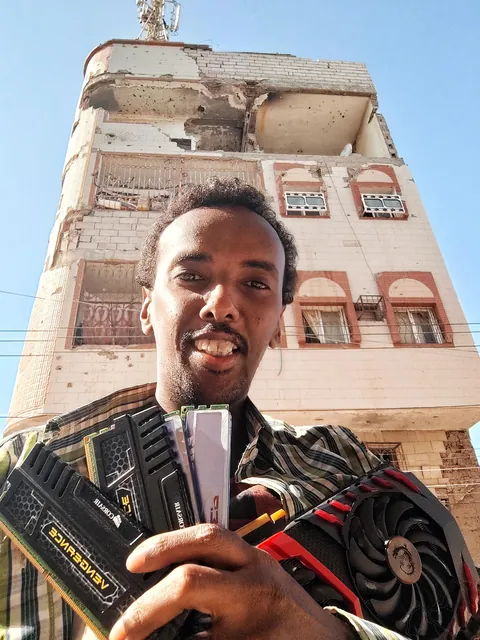 Roses are red, DDR5 is overpriced, but 16GB of DDR3 from u/tadpole3159 for our Yemen gaming project is truly sufficed