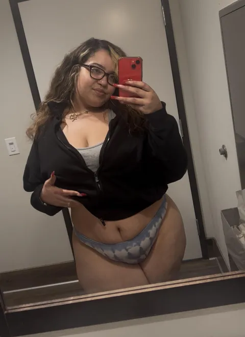 At work feeling fine asf 😘😏