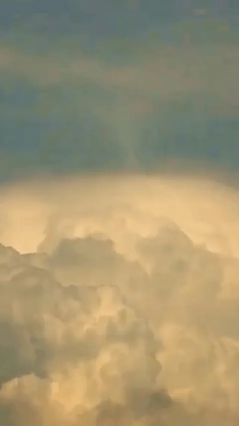 CROWN FLASH: a rarely observed phenomenon