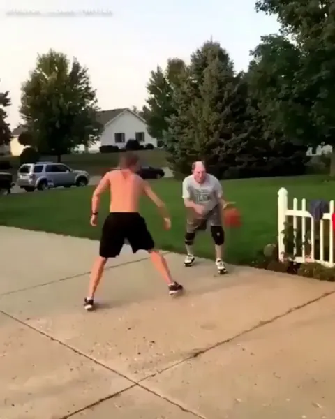 Dad puts an end to his son's basketball dream in 17 seconds