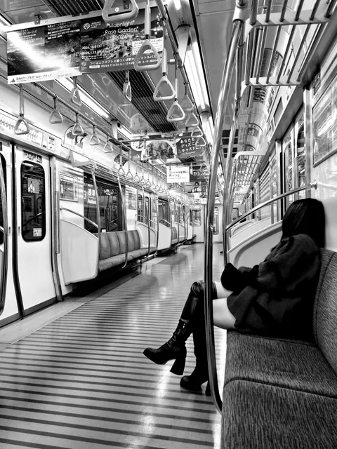 [OC] Tokyo subway at night