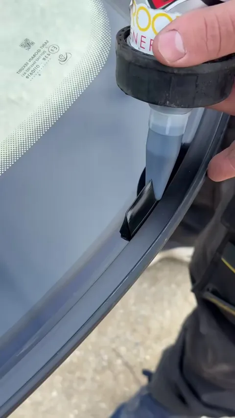 Automotive urethane being applied to a windshield