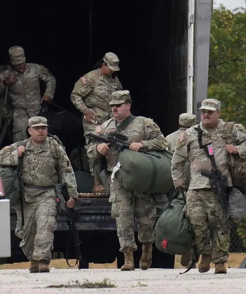 U.S. National Guard arriving in Chicago, Illinois