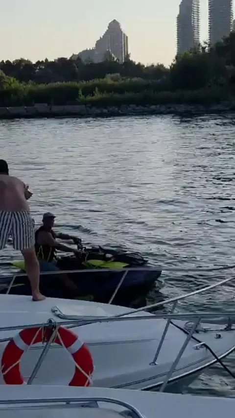 Dumbass on Jetski - Toronto
