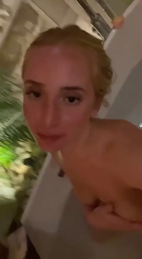 [GIF] This bath has room for you