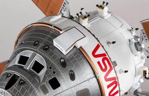 I 3D modeled, 3D printed, painted and assembled the world's most detailed Orion model (1:48, 1:24 scales!). 27 removable (magnetic) parts including the capsule. Enjoy!