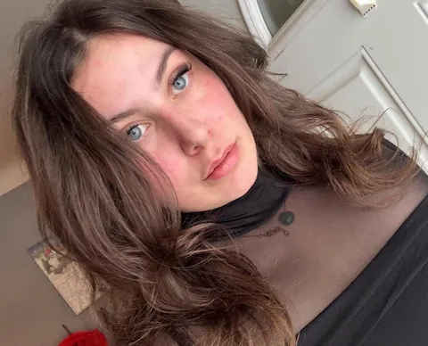 mom from Iowa…would you wife me up or just a one night stand?😩🤗➡️ f27