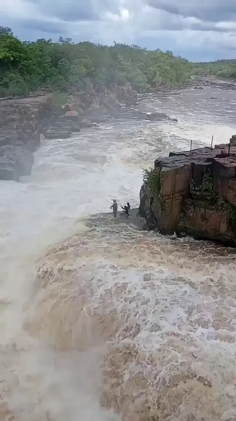 Kinda scary place to fish from