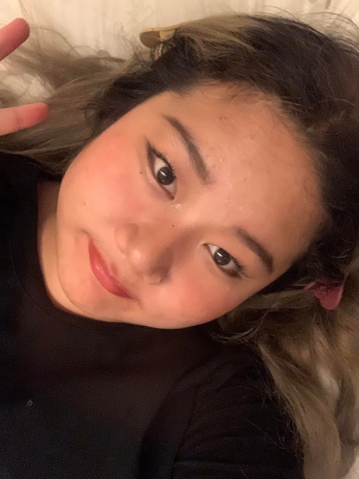 23F 5‘8 95kg makeup and no makeup pics