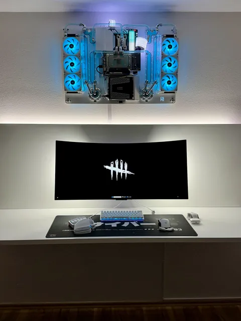 Finally finished my wall-mounted build + floating desk setup