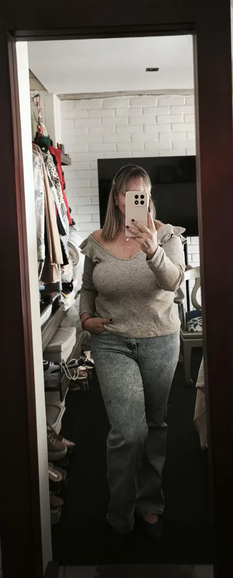 any older men want to give me a try? 😋 [F50]