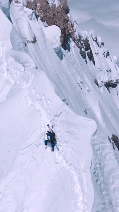 [World First] Andrzej Bargiel skied down Mt. Everest with no bottled oxygen