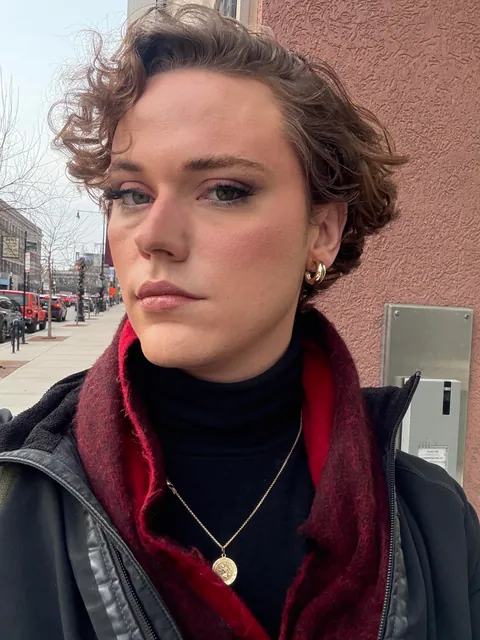 First time playing with false lashes an (very)slight wings with the eyeliner. Constructive comments always welcome.