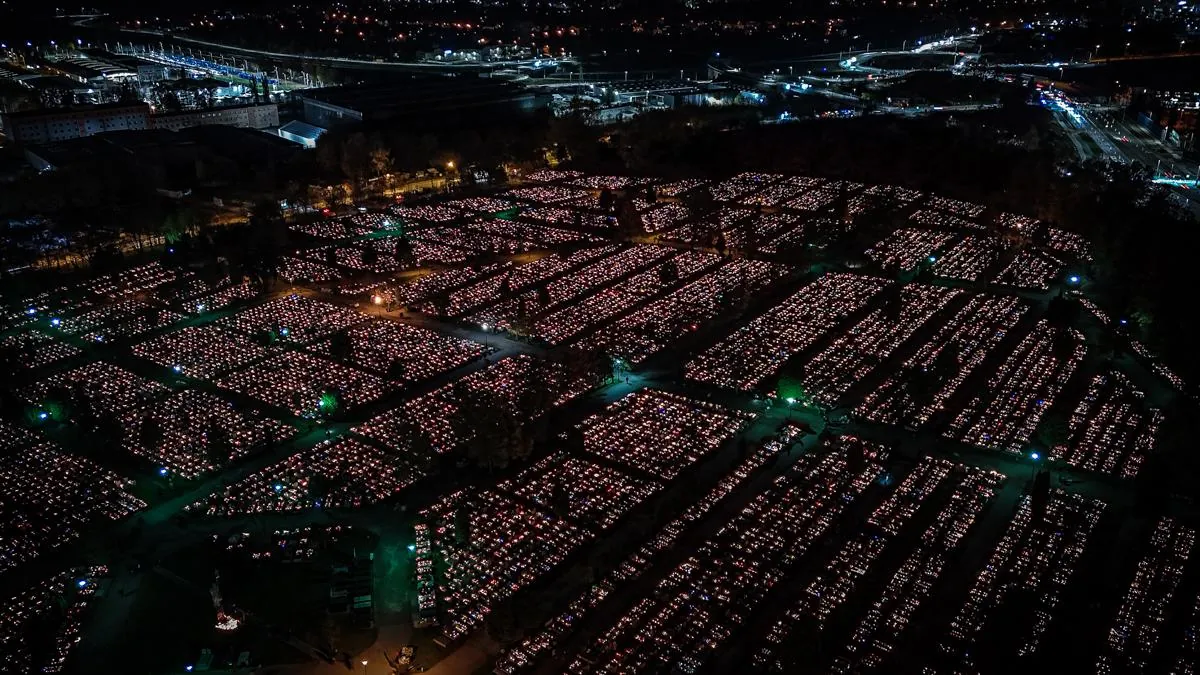 meanwhile in Poland - All Saints' Day (01.11) and tomorrow's All Souls' Day (02.11) bring millions of Poles to cemeteries