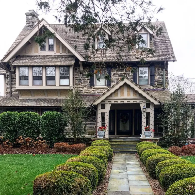 Craftsman style house in Philadelphia, Pennsylvania [1080×1080]