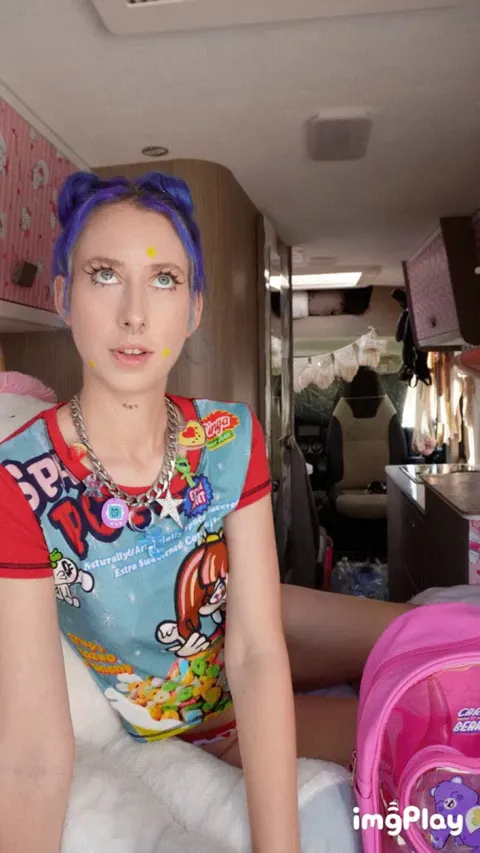 Say hi if I can be your naughty gamer girl 💜 [f] 