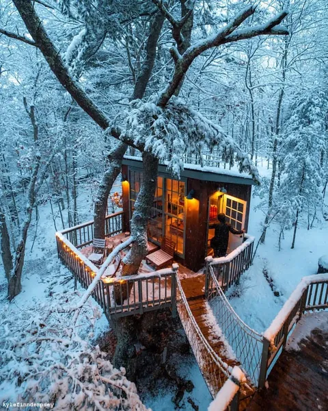 A tree house in Maine