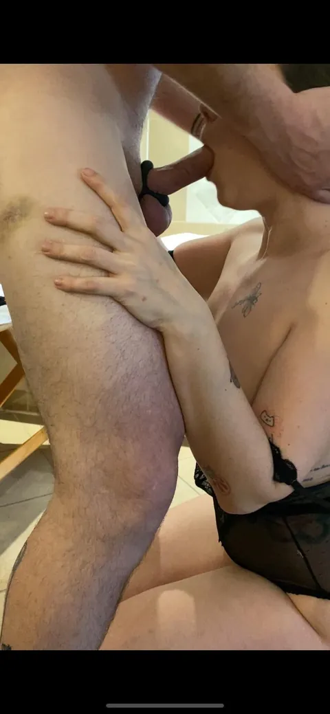 Hotwi[f]e Dottie having fun with daddy[m] on her Birthday 💦💦💦🤤