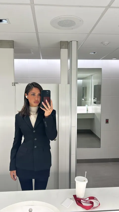 Just lost my job.. Here are some of my favourite work fits as a reminder that some places rlly don’t deserve you ♥️