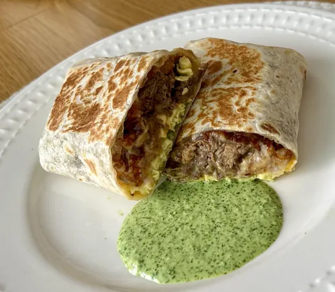 [Homemade] Quesabirria Breakfast Burrito w green Aji sauce