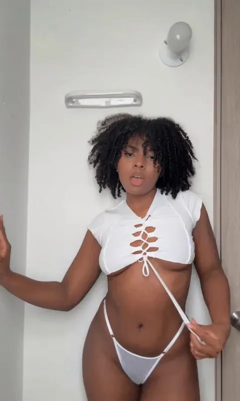 showing my tits to strangers is my hobby