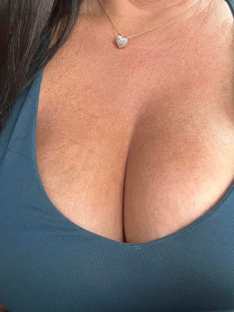 Thinking I might meet up with a Redditor tonight 🫣