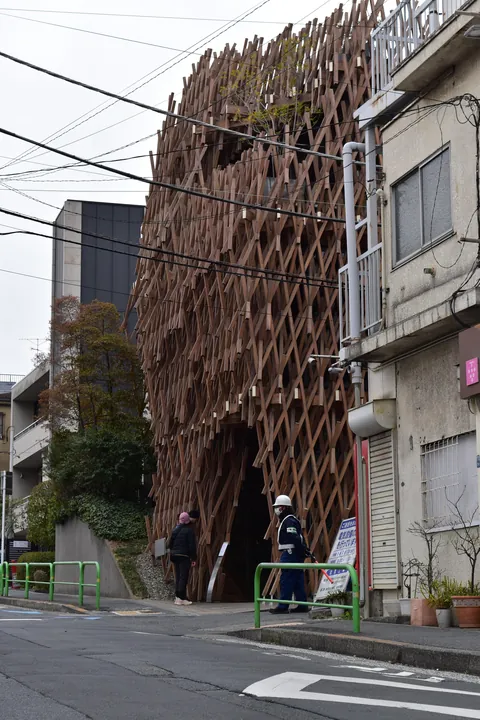 SunnyHills at Minami-Aoyama, Kengo Kuma and Associates. Tokyo Japan, Completed in 2013 [OC]