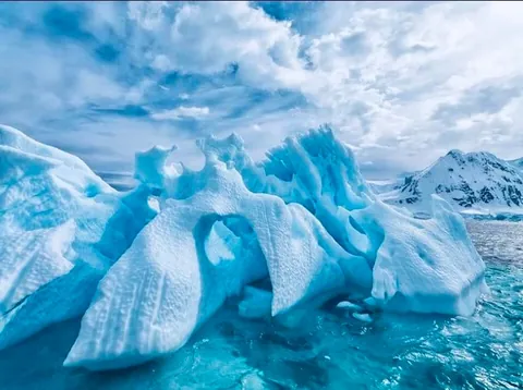 Stunning blue icebergs off the coast of Antarctica❄️