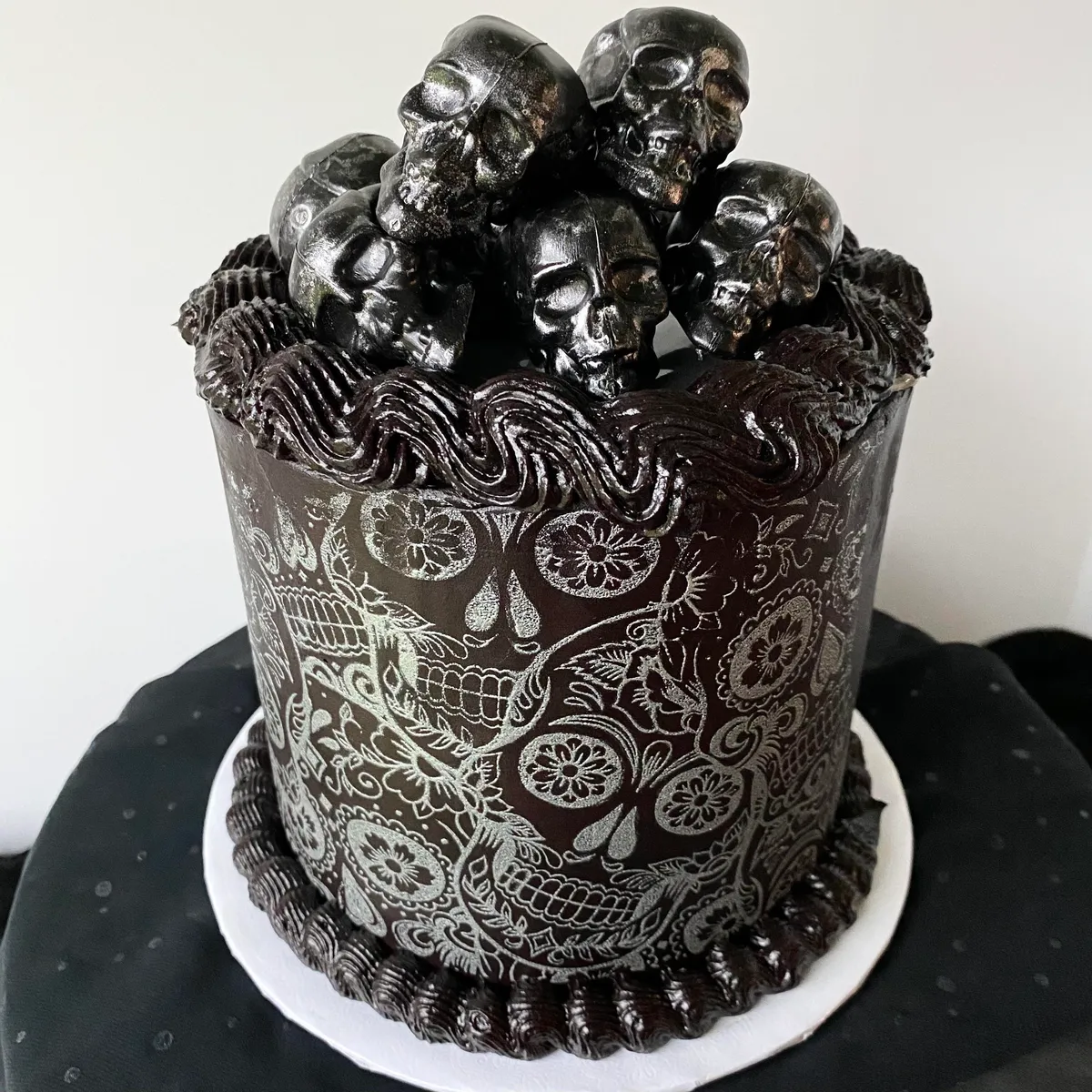 [Homemade] Chocolate chip cake with dark chocolate buttercream