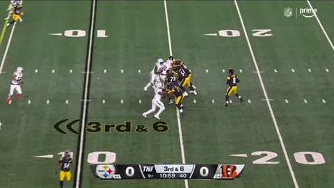 [Highlight] Rodgers extends the play and finds Smith for an opening TD