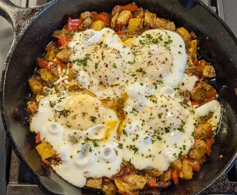 [Homemade] Hash and eggs