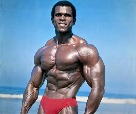 In 1975 when Arnold Schwarzenegger did his last Olympia, the only person who he felt, had a shot at beating him, was the Serge Nubret who had unreal proportions: 57in chest, 27in waist, 1.8m tall and just 90-95 kilos.