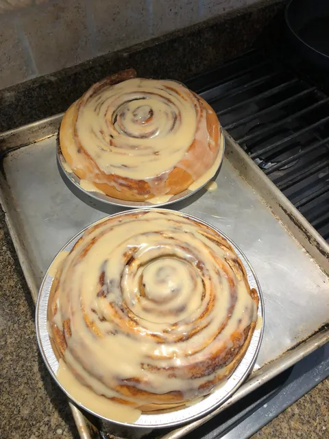 [homemade] Pie sized cinnamon rolls!