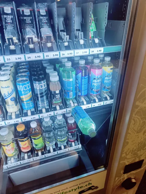 Perfectly landed between the glass and the machine