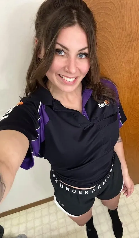 Born in 1999, 1 kid... Am I still hot? 🫣➡️ F26