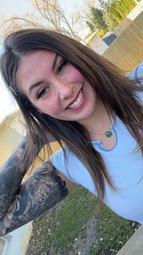 Born in 1999, 1 kid... Am I still hot? 🫣➡️ F27