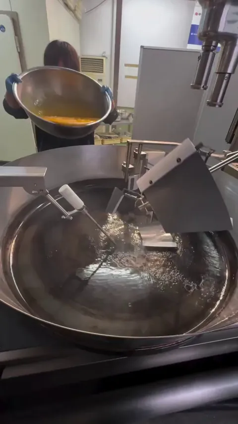 A fried rice making machine