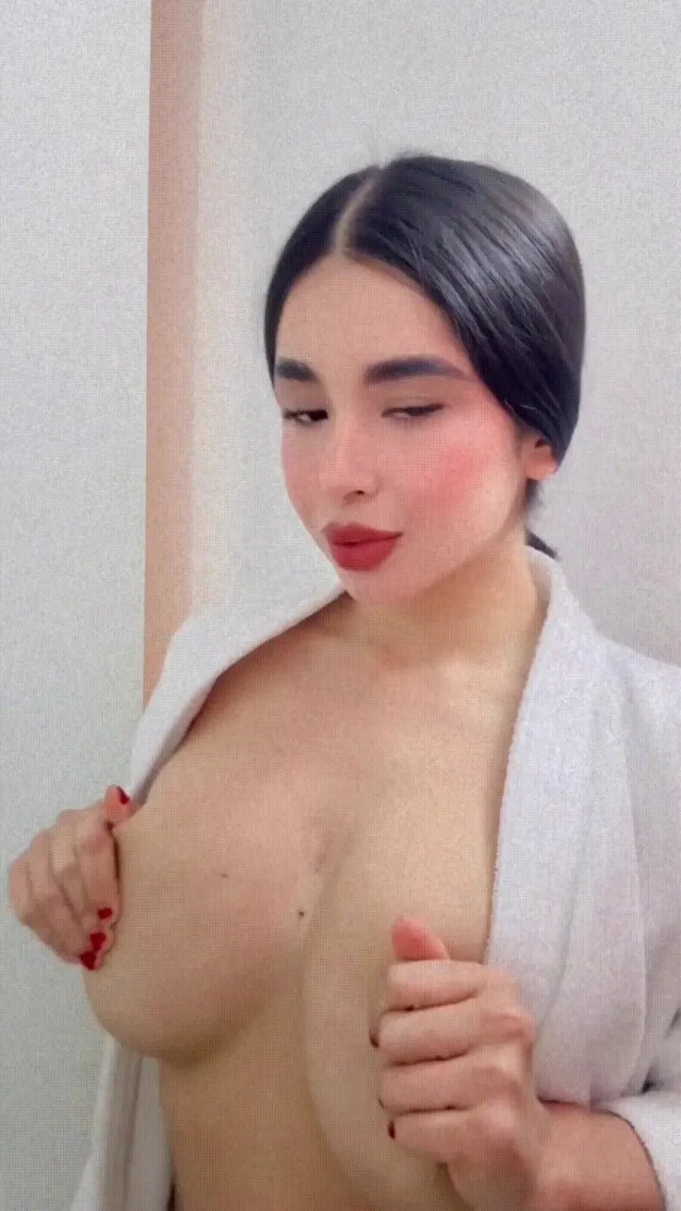 My nipples are obsessed with being sucked 😈